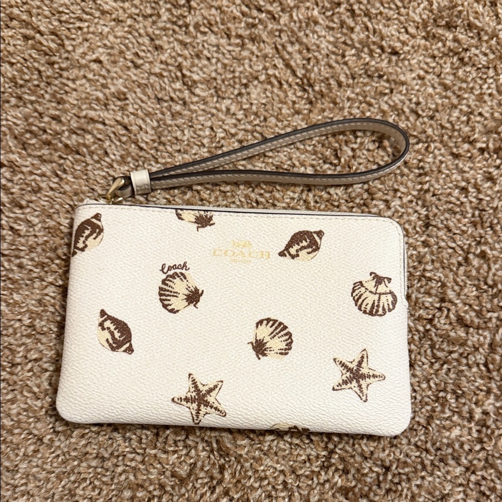 Coach corner zip wristlet shell print